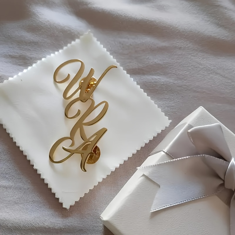 Monogramme personnalisé nom In - Tuxedo Lapel Pin avis et prix
