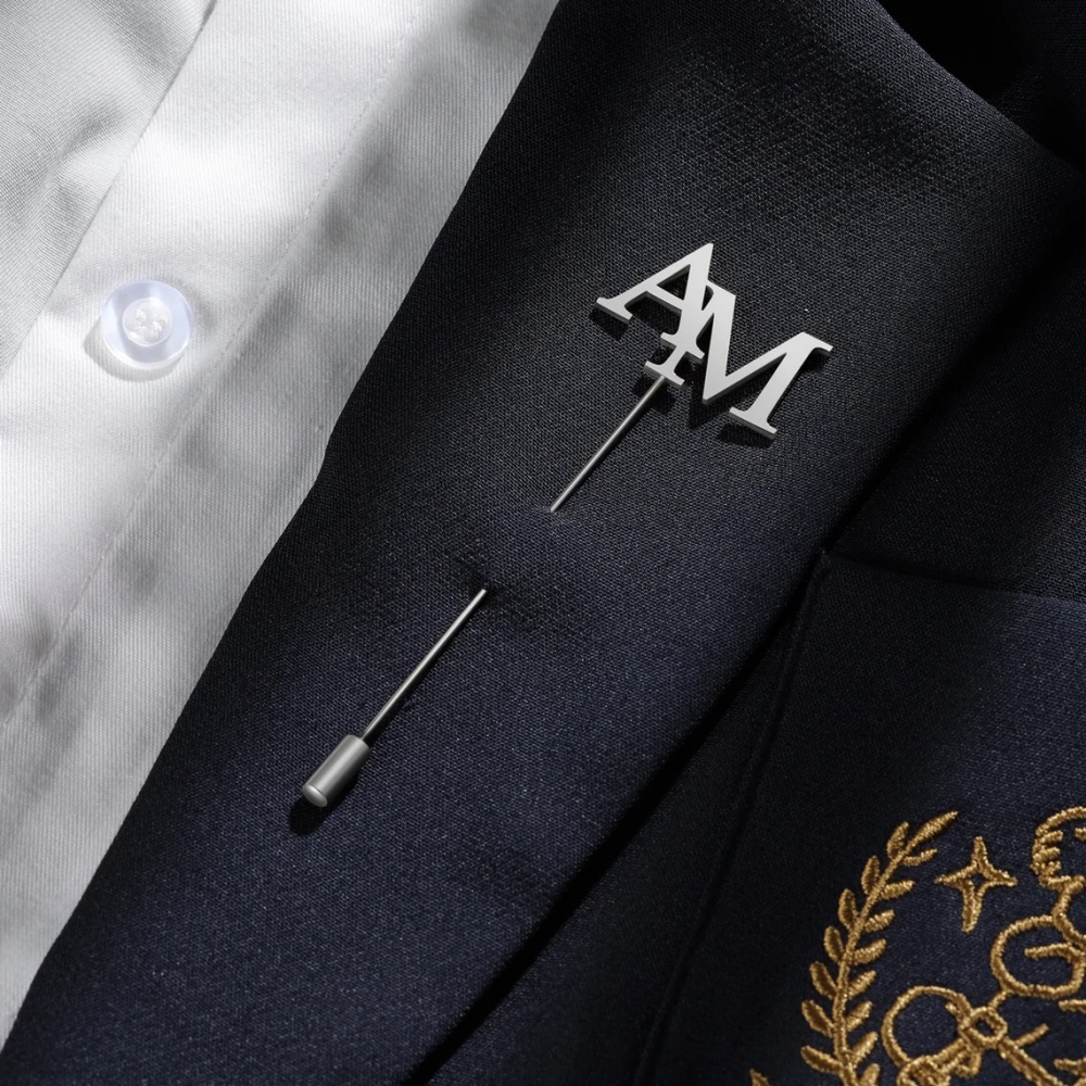Broche personnalisée avec init - Tuxedo Lapel Pin avis et prix